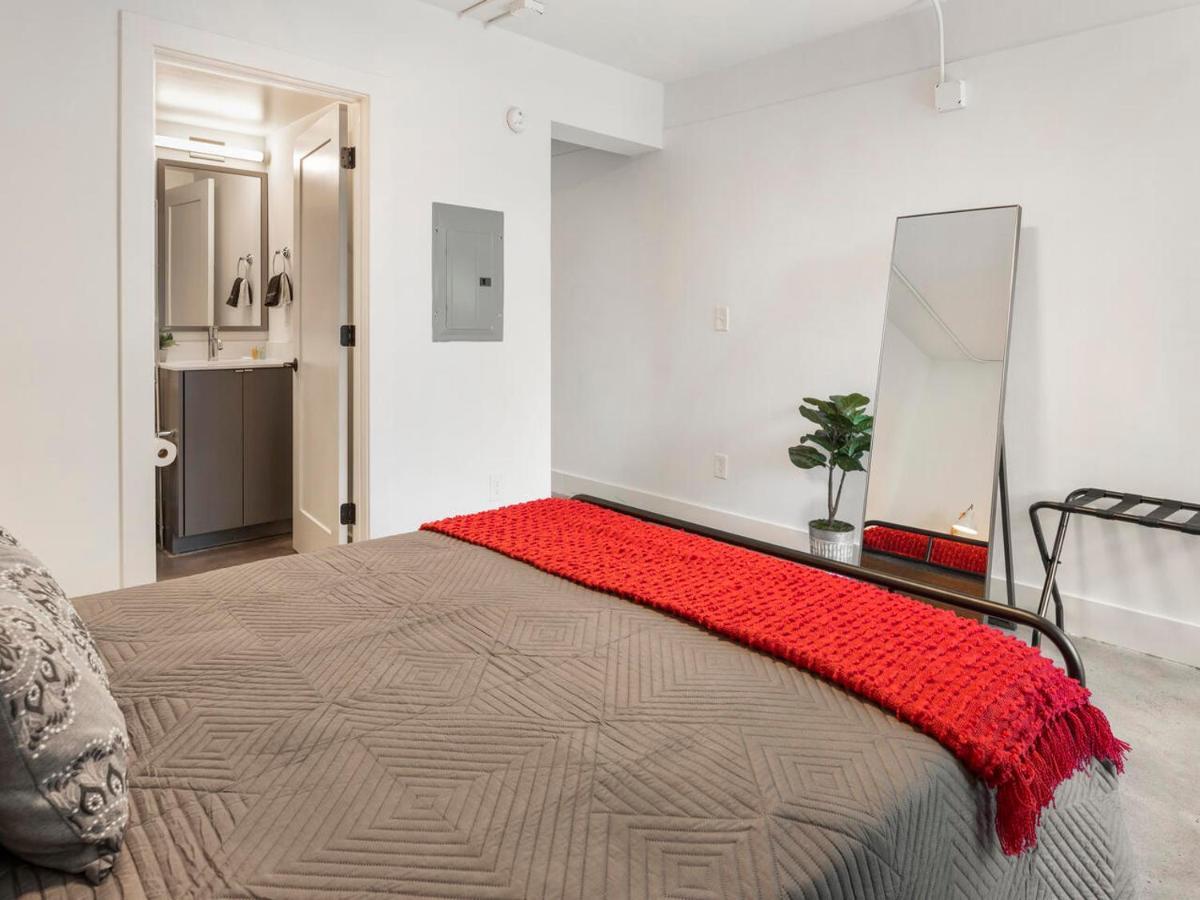 Comfortable Studio With Queen Bed, City Walkable! Lägenhet Atlanta Exteriör bild