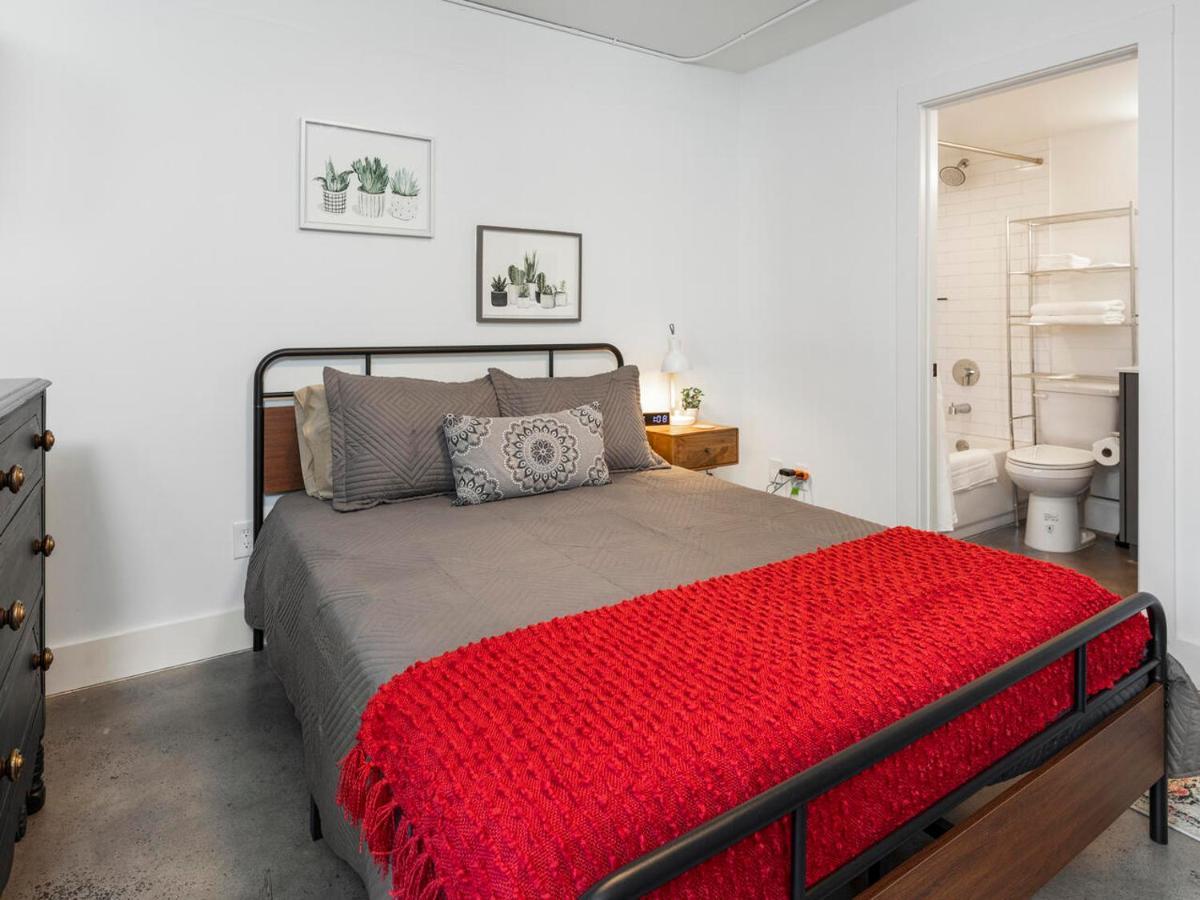 Comfortable Studio With Queen Bed, City Walkable! Lägenhet Atlanta Exteriör bild